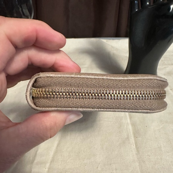 Prada long wallet. 8x4 in excellent condition. - Picture 8 of 9